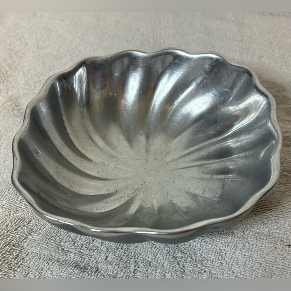 Wilton Armetale Eddy Dipping Bowl Fluted Scalloped Edge Swirl Design 7” - Picture 1 of 7